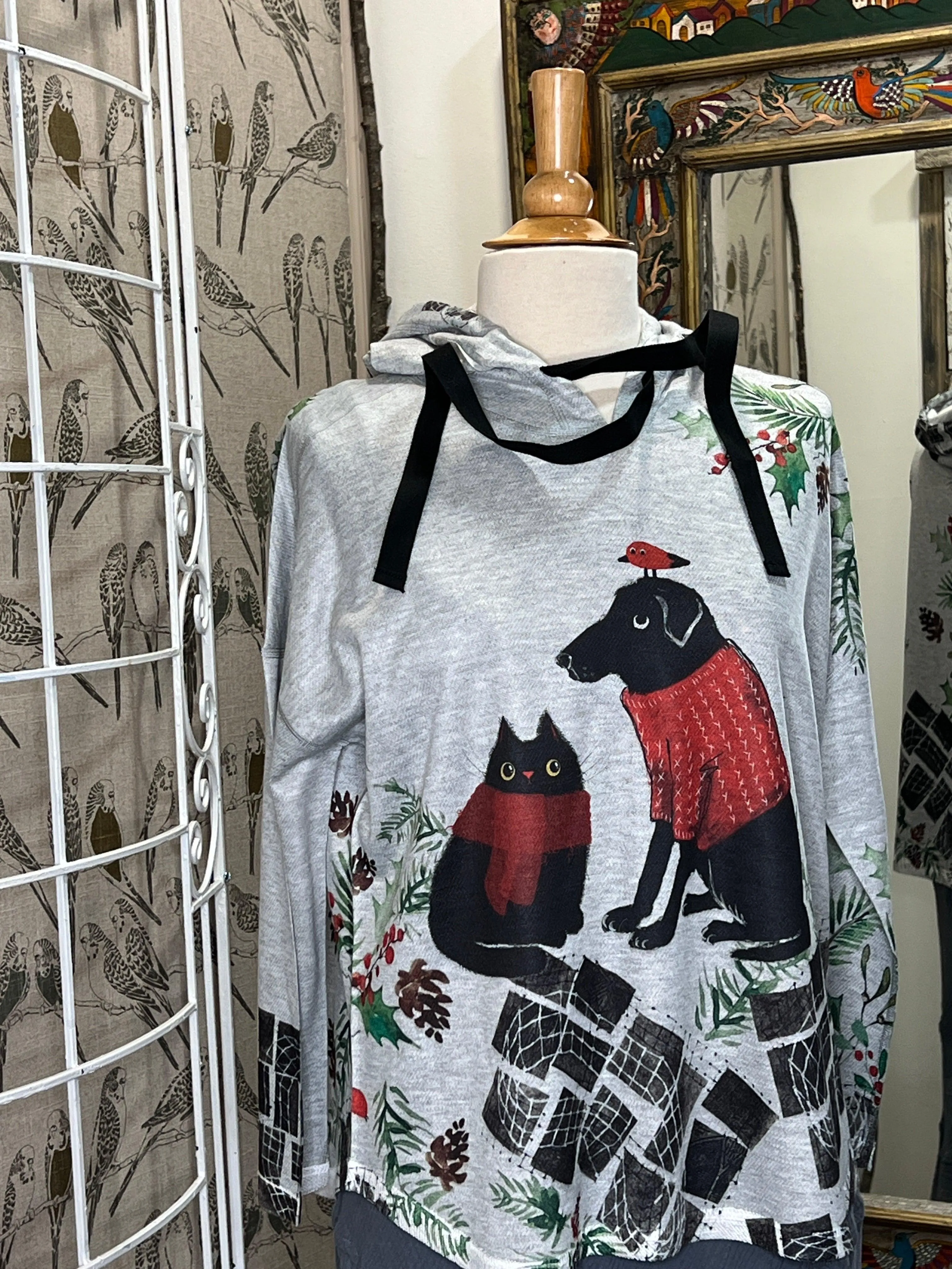 Hoodie Sweater in Friends-Mas by Inoah