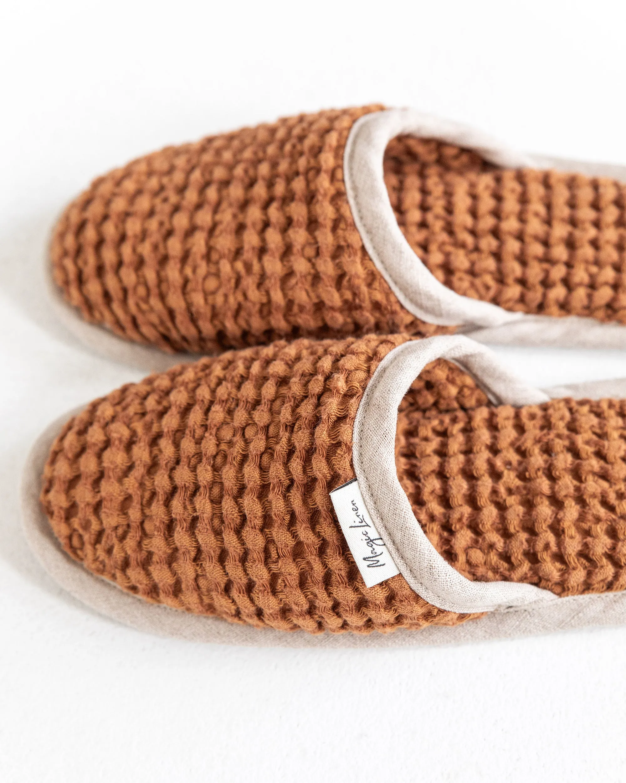 Waffle linen unisex slippers in Cinnamon