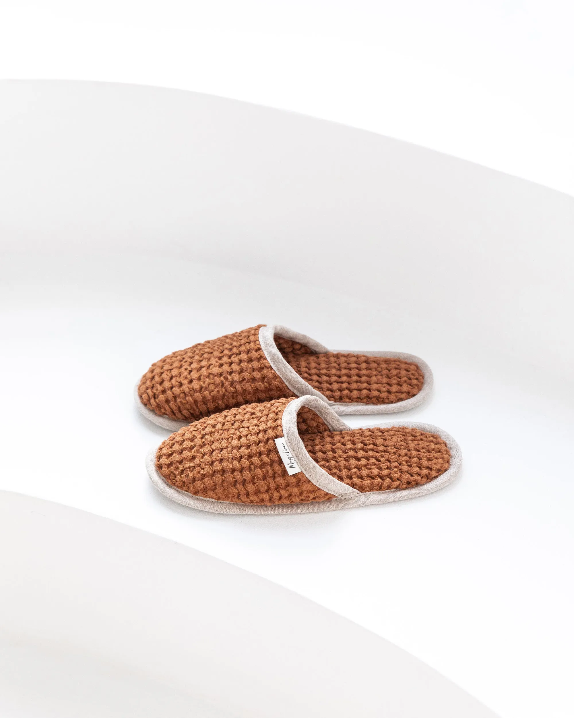 Waffle linen unisex slippers in Cinnamon